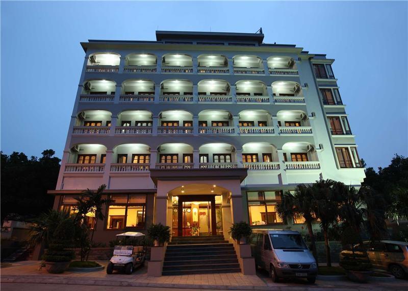 Khách sạn Hòa Bình Hạ Long